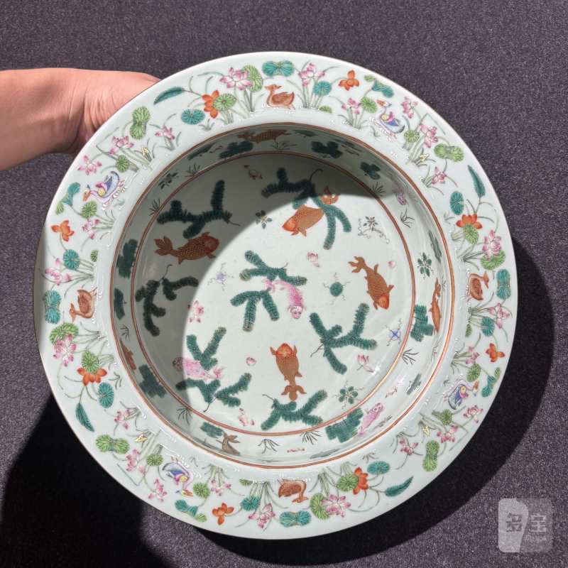 清乾隆 豆青地粉彩金玉满堂纹折沿洗 - 图5